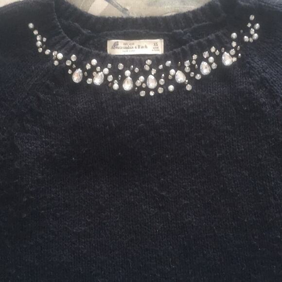 CROP sweater Abercrombie and Fitch with jeweled neck preppy black XS
C - Picture 1 of 8